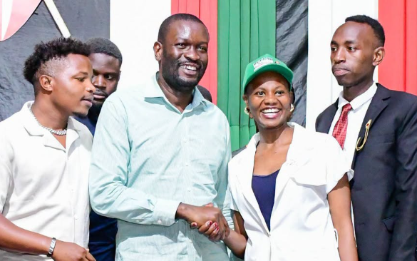 A file photo of Nairobi Senator Edwin Sifuna with young political aspirants,